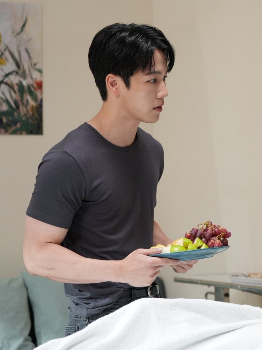 lovewar in korea tweet media