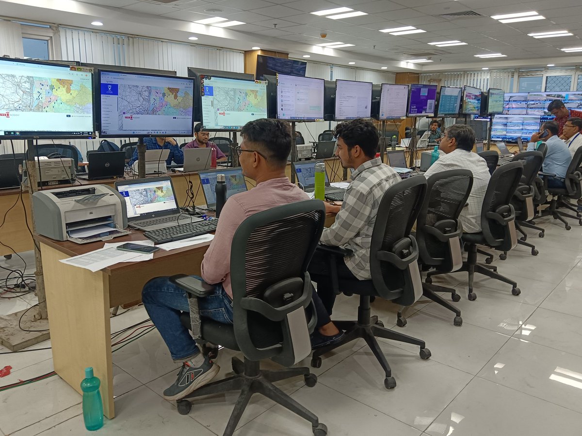 DEO_N24Pgs's tweet photo. Integrated Control Room functioning at the office of the DEO, North 24 Parganas .
#WBLA2026
#SVEEP
#VoteForSure
#N24ParganasWillVote
@CEOWestBengal https://t.co/cDATwvoe3V