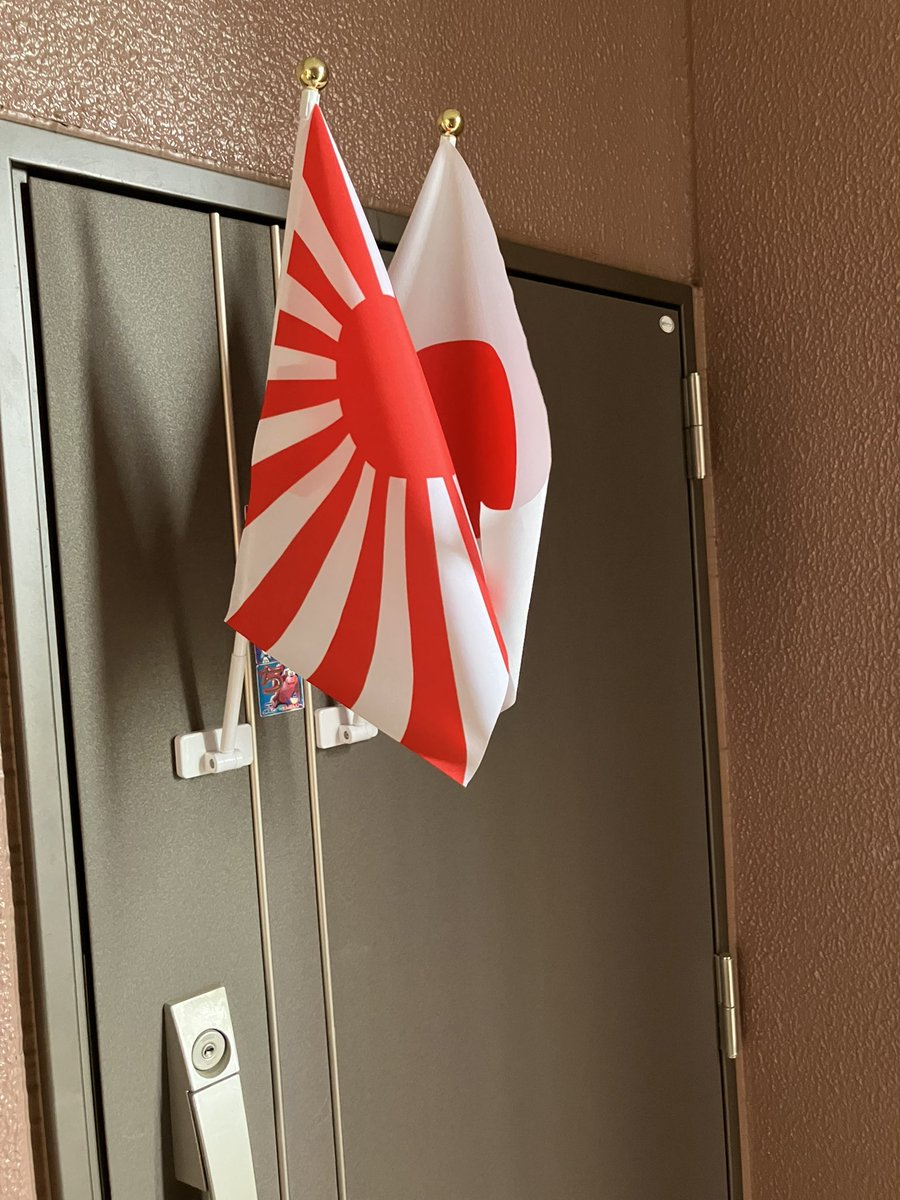imamichitora's tweet photo. おはようございます。今日は国民の休日、
昭和の日です。「激動の日々を経て、復興を遂げた昭和の時代を顧（かえり）み、国の将来に思いをいたす」を趣旨としています。
日本国民は国旗を掲揚して、みんなでお祝いしましょう。 https://t.co/s6tffUb74b