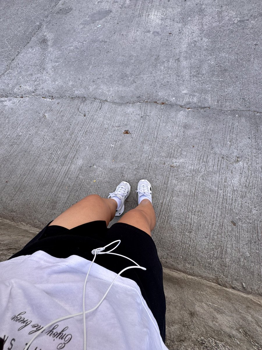 callmemaydeee's tweet image. Sunlight, hydration and exercise is a must! Sabay sabay tayo magcomeback!!! 🙌🏻🖤✨

#exercise #wellness #arisewithmae #comebackmommies #mommyvlogger