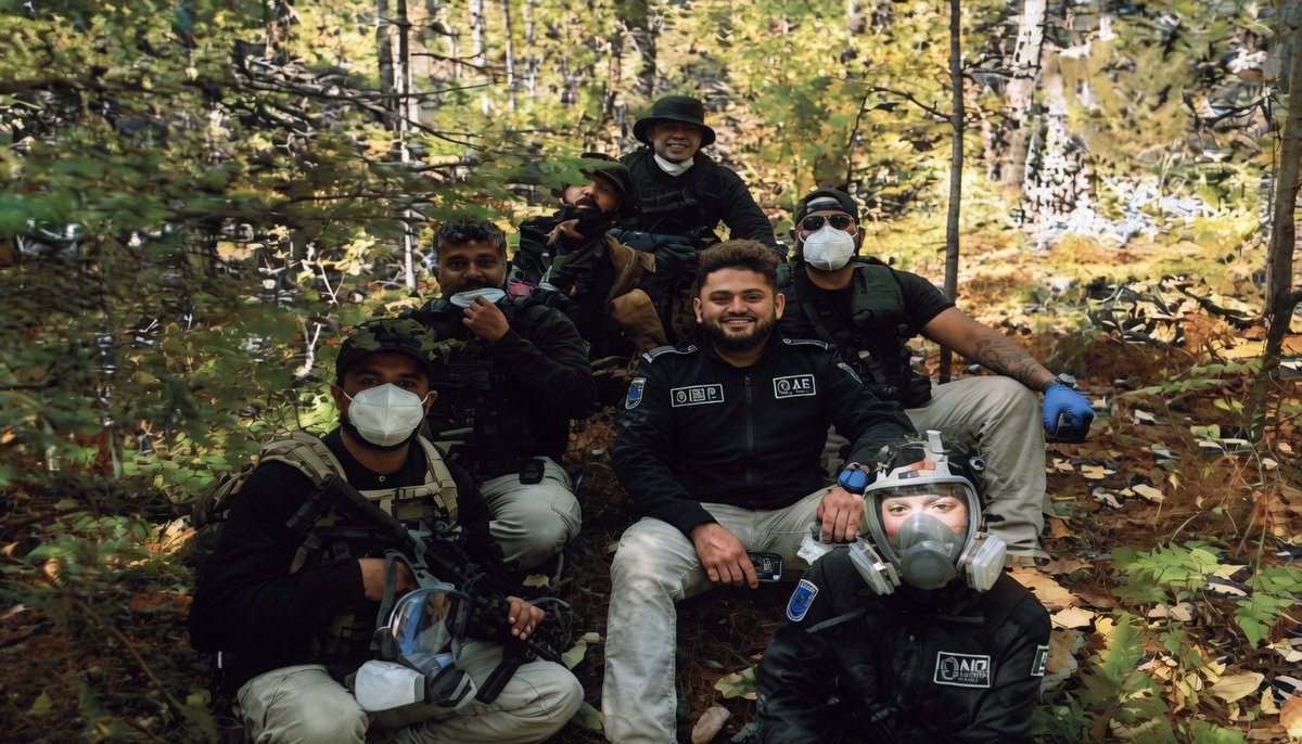 CarlosHidalgoo's tweet image. Muestra @Milenio fotos de agentes de la #CIA 

Los agentes de la CIA que fallecieron en Chihuahua sí portaban armas de fuego y uniforme de la Fiscalía General del Estado (FGE), de acuerdo con una fotografía en poder de MILENIO, en la cual se les observa junto con personal