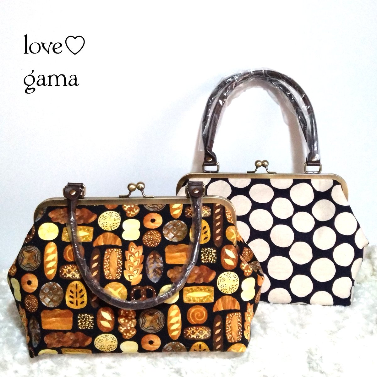 ♥がま口持ち手付きバッグ♥

29cm口金、15cmマチの大きながま口バッグです👛

大人気のパン柄と、何にでも合わせやすいネイビー×生成のラージドット。

3日4日の【つなぐ♡マルシェ】にお持ちします♬

長野県下伊那郡豊丘村
道の駅南信州とよおかマルシェ

是非お手にとってご覧くださいね✨️