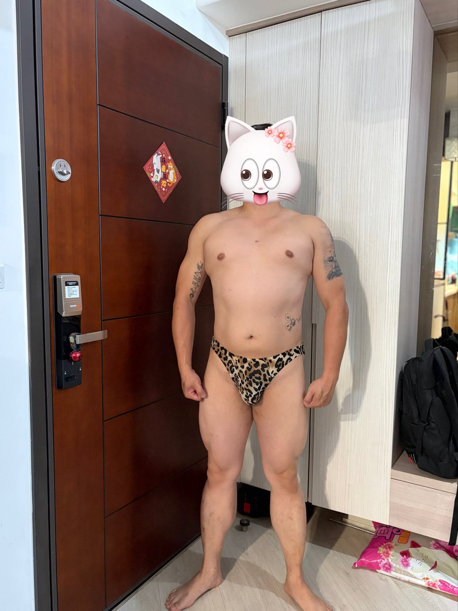 opuckoo's tweet photo. Day158-
被稱讚穿三角褲好看，今天挑戰一件我買很久沒勇氣穿的內褲，試試看工作穿會不會不舒服。前天去健身房練胸酸痛了2天，果然家中的啞鈴不夠重，練起來比較沒有感覺。 https://t.co/x0rQe8E7ZT
