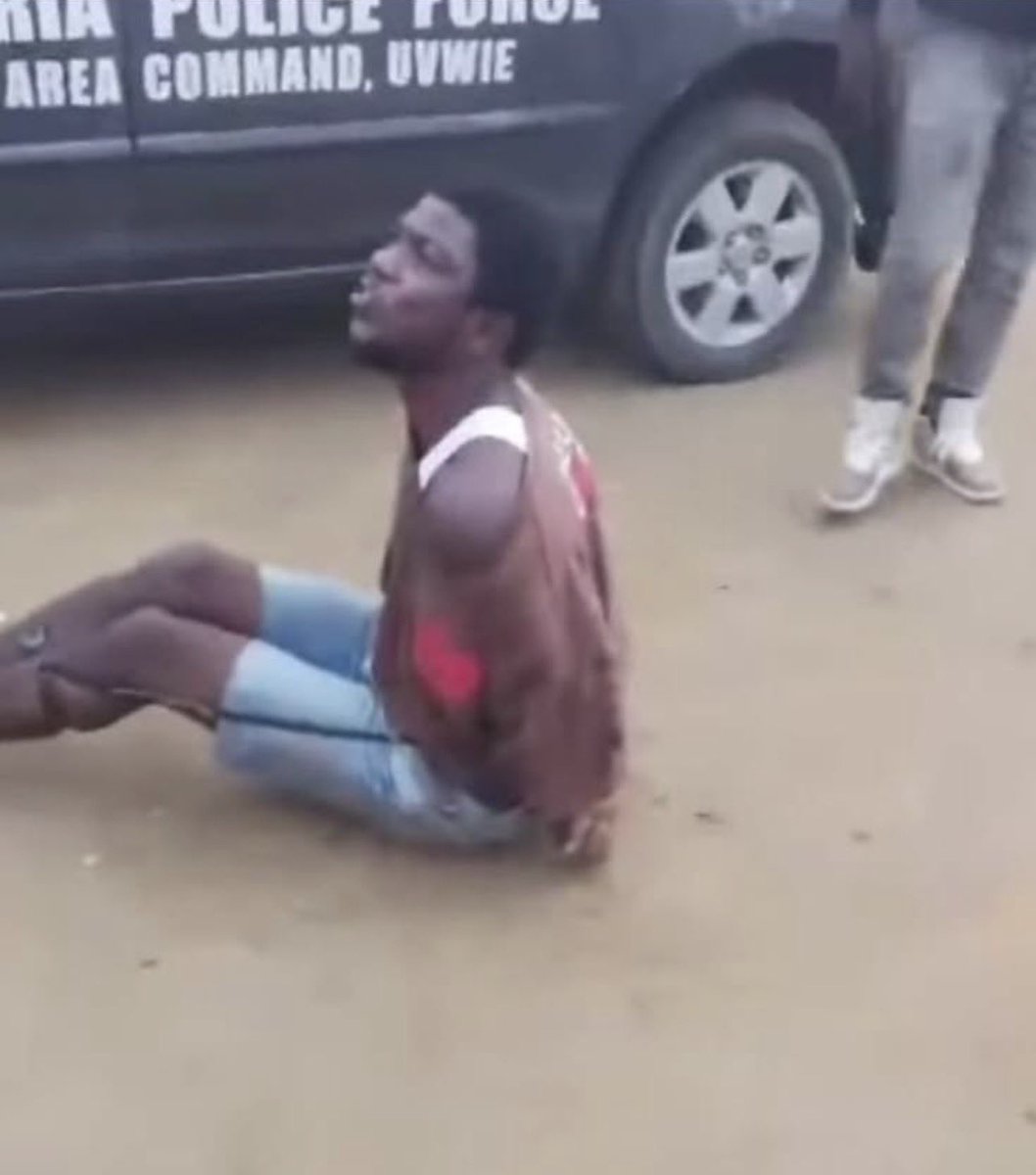 bigcomradeemma's tweet photo. He was killed like a Chicken publicly in broad daylight 💔🇳🇬 who’s next 🥲
#endpolicebrutality https://t.co/gLtyYtSwCN