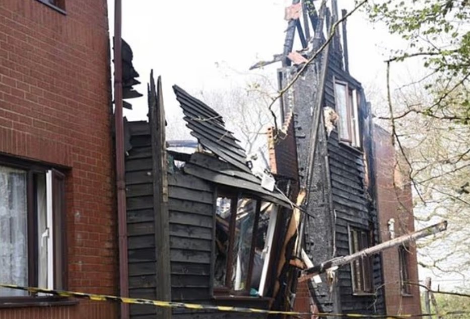 TheGriftReport's tweet image. Iraqi asylum seeker Rawand Abdulrahman, 37, deliberately torched two taxpayer-funded hotels housing asylum seekers in Essex because he wanted better accommodation,

He set fire to beds in his own room at the Phoenix Hotel in North Weald Bassett and then again just eight days