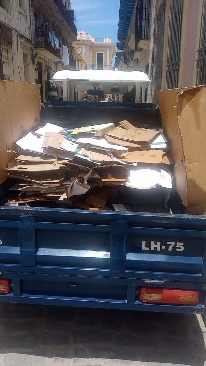 ErmplhDirectora's tweet photo. Ver los resultados del nuevo sistema de gestión local es motivador, aunque sabemos que es solo el comienzo; aún queda mucho por hacer. Seguimos trabajando con la mira puesta en una ciudad más limpia y productiva. 🚛
#LaHabanaDeTodos
#IndustriasCuba
#RecuperamosValores https://t.co/gS6R2x5CKR