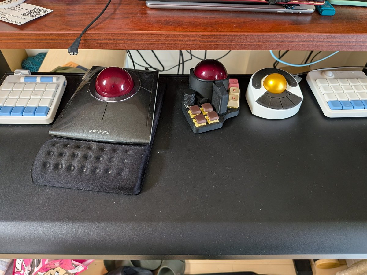 bug_zero's tweet photo. knot-c が届いた。
トラックボール増えてきた。
大玉一神教から改宗かな。
#knotc https://t.co/72ZMFnlfD9