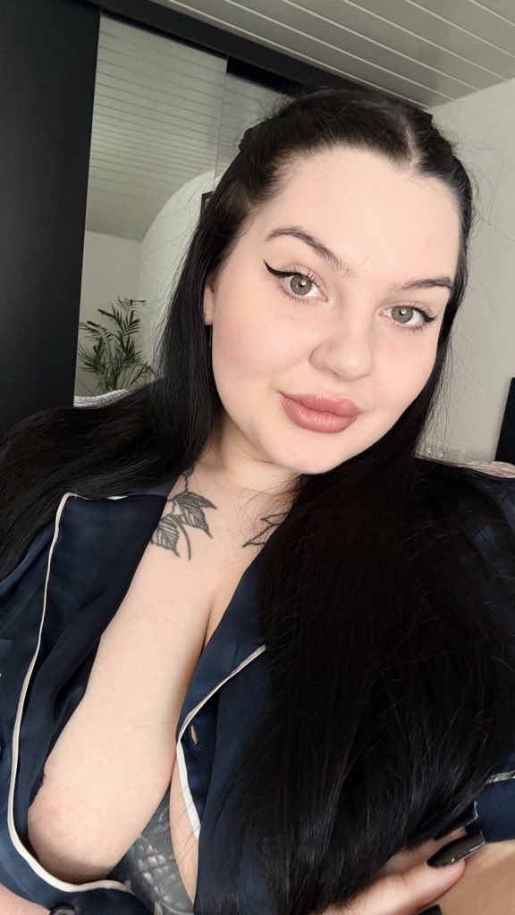 Molly✨ tweet media