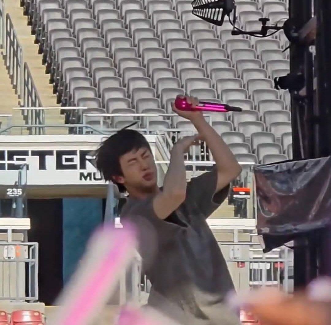 벌레 퇴치하는 모습마져 귀염귀염😆

POWERHOUSE JIN ON STAGE
#BTS_WORLDTOUR_ARIRANG_TAMPA_D3
#진 #방탄소년단진 #JIN