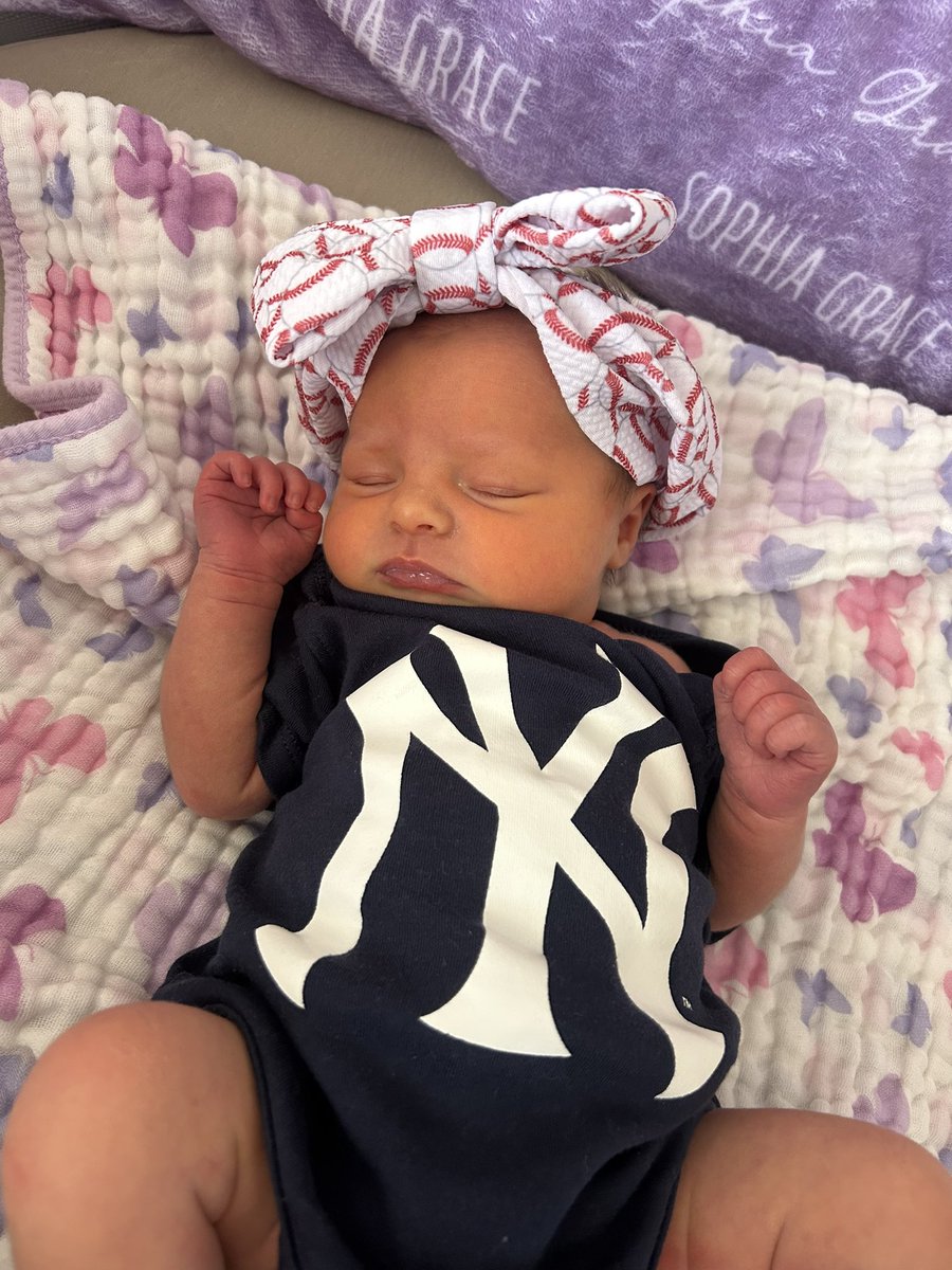 dosh22's tweet photo. #toyotaPinstripePride newest fan , Sophia Grace ⚾️⚾️ https://t.co/W4IJClYQS1