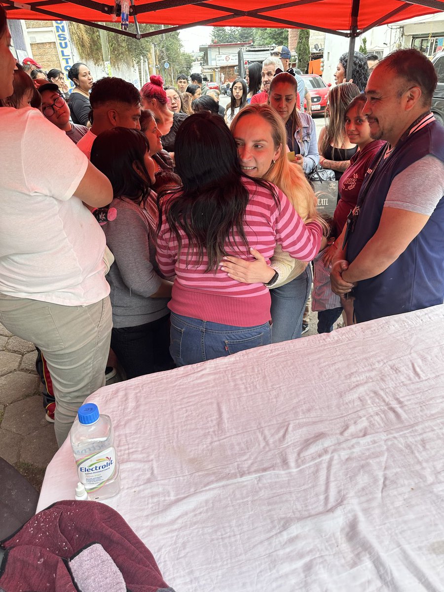 SusanaCueto7's tweet photo. Hoy estuve en Chimalpa, Cuajimalpa, platicando con mis queridos vecinos. ❤️
Y estamos más convencidos que nunca: ¡Es hora de que la 4T llegue a Cuajimalpa!
Ya no quieren alcaldes ausentes, quieren un gobierno de territorio, cercano al pueblo, que resuelva los problemas de verdad.
Llevamos 5 años caminando esta demarcación, casa por casa, escuchando y trabajando junto el pueblo. Porque seguimos el ejemplo de Zapata: “La lucha sigue y sigue” 
¡Cuajimalpa merece más!