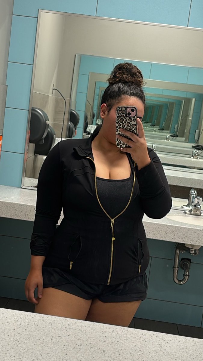 Fuzzzy Peaches 🍑 tweet media