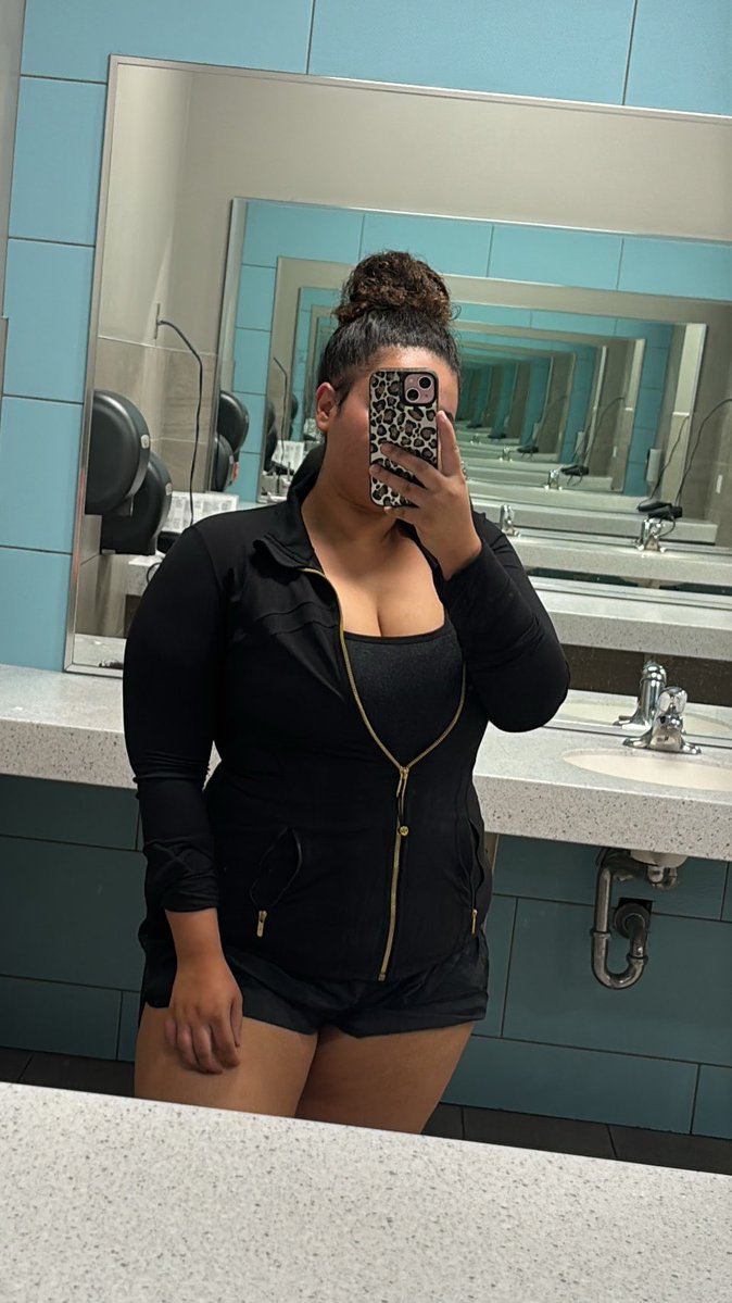 Fuzzzy Peaches 🍑 tweet media