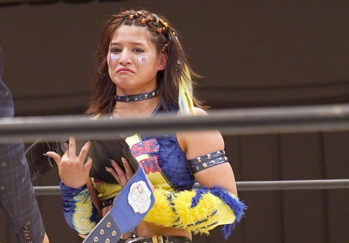 arrinaimyon1's tweet image. 2026年4月25日　後楽園ホール
マリーゴールド　#MARIGOLD　#pw_mg
◆BEW女子選手権試合
エンジェル・ヘイズ vs #山岡聖怜

ロッシー小川さんにベルトを授与される
山岡聖怜さんです
@y_seri_1113