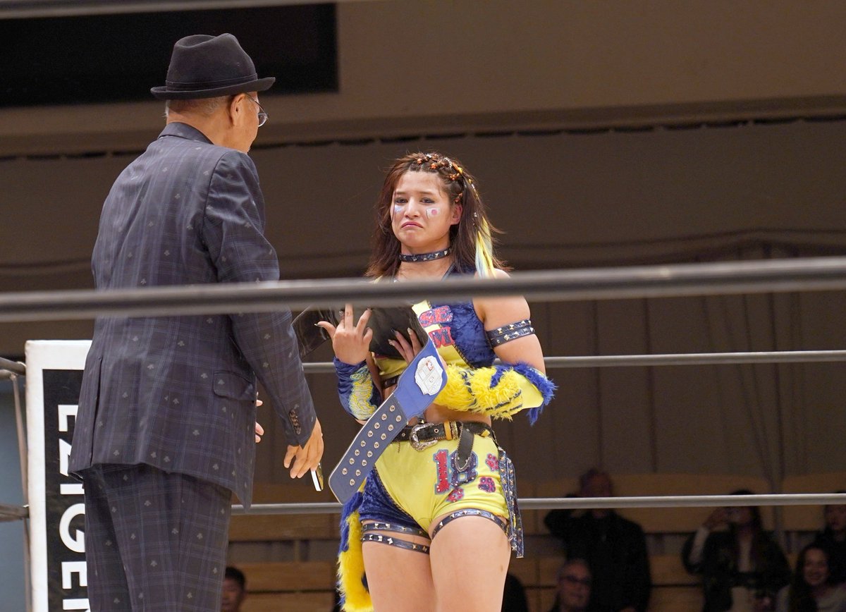 arrinaimyon1's tweet image. 2026年4月25日　後楽園ホール
マリーゴールド　#MARIGOLD　#pw_mg
◆BEW女子選手権試合
エンジェル・ヘイズ vs #山岡聖怜

ロッシー小川さんにベルトを授与される
山岡聖怜さんです
@y_seri_1113