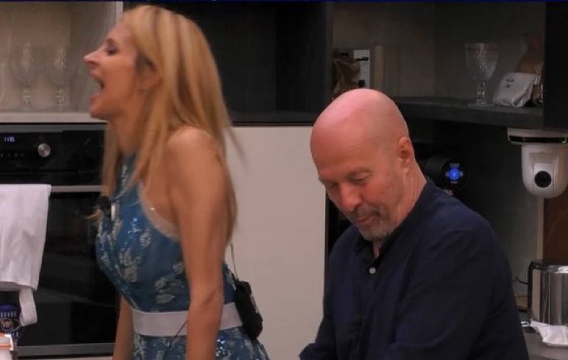 laziati78's tweet photo. Due stronzi !!! La suora e la perpetua!! Votate Alessandra #gfvip https://t.co/mXCoI6weCp