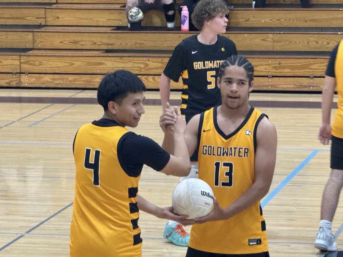 DrFinchDVUSD's tweet photo. DeerValley volleyball 🏐 @DVHSSkyhawks hosting district rival Barry Goldwater @Goldwater_Ath  in a @DVUSD #FamilyFued.  #CloseOne https://t.co/MoJaBY6liJ