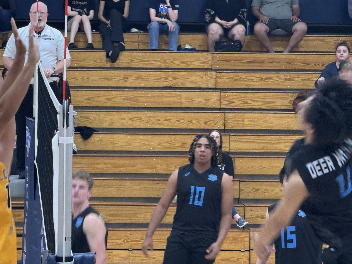 DrFinchDVUSD's tweet photo. DeerValley volleyball 🏐 @DVHSSkyhawks hosting district rival Barry Goldwater @Goldwater_Ath  in a @DVUSD #FamilyFued.  #CloseOne https://t.co/MoJaBY6liJ