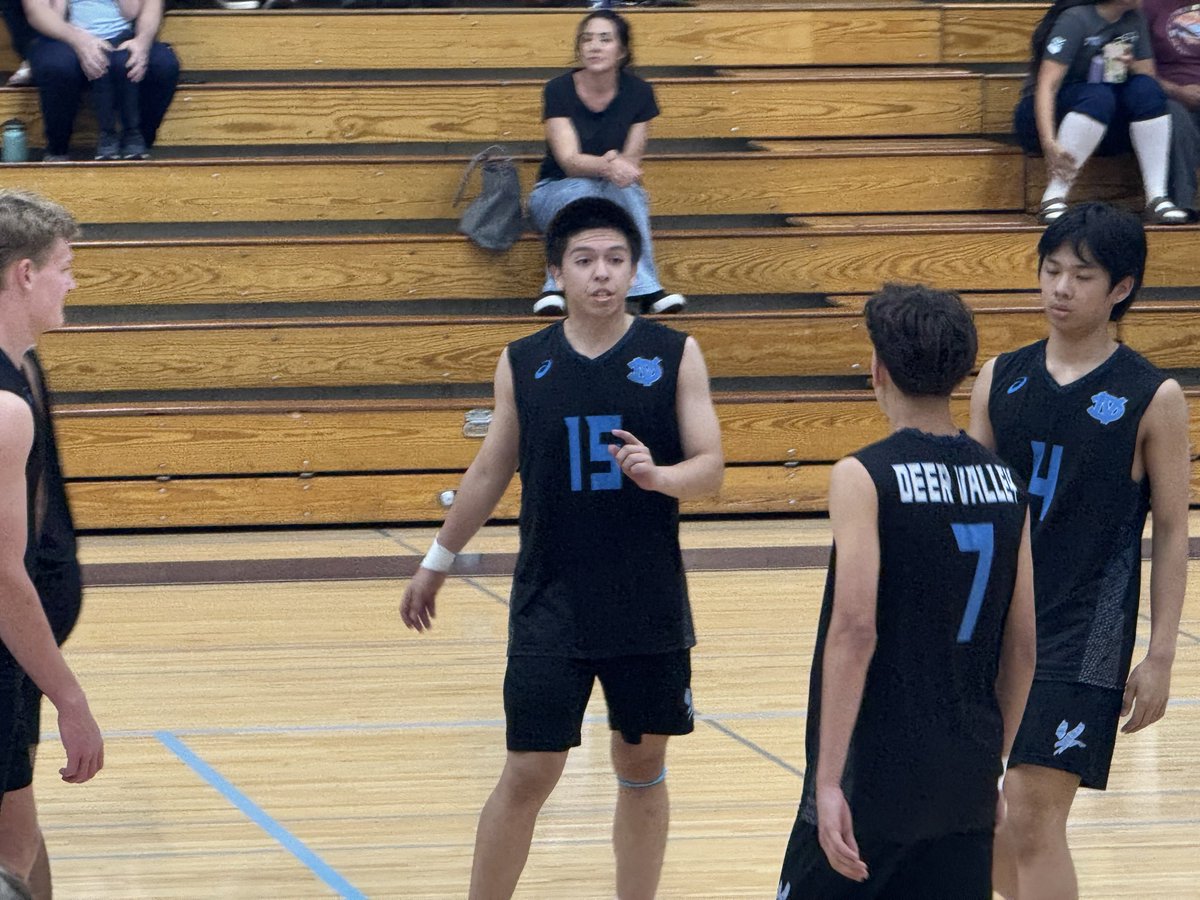 DrFinchDVUSD's tweet photo. DeerValley volleyball 🏐 @DVHSSkyhawks hosting district rival Barry Goldwater @Goldwater_Ath  in a @DVUSD #FamilyFued.  #CloseOne https://t.co/MoJaBY6liJ
