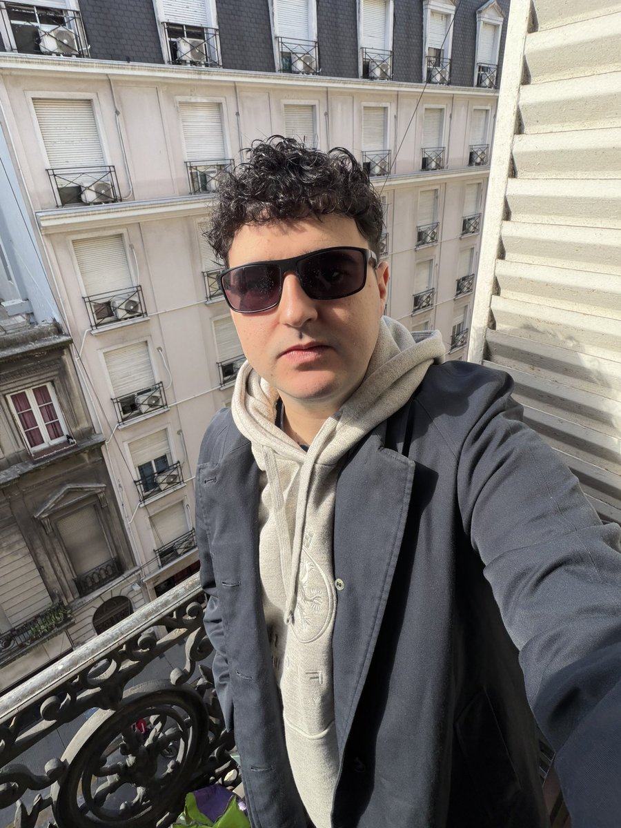 BURBERRY tweet media