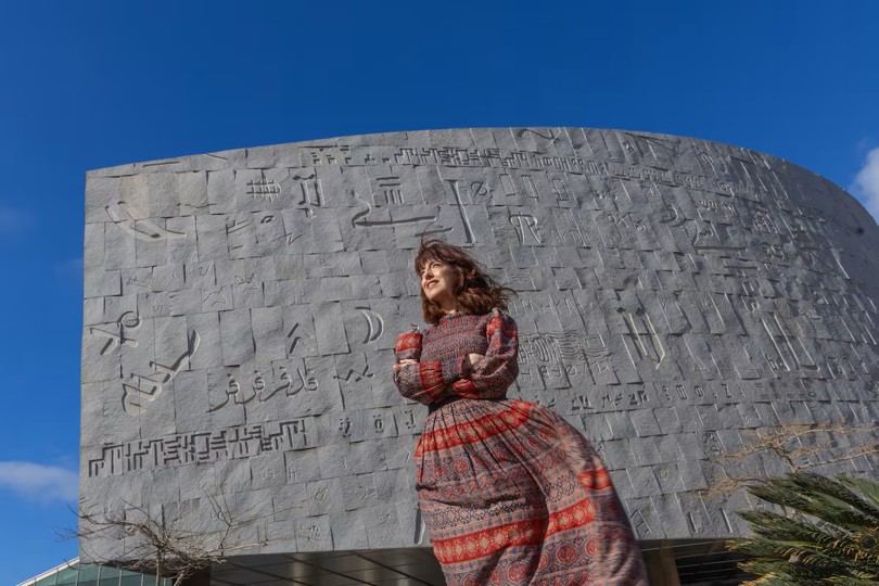 🛬El viaje duró seis años y 40 idiomas: la odisea de la escritora Irene Vallejo que culmina su gira internacional siguiendo lo que describe su famoso libro ‘El infinito en un junco’ ; una exitosa obra de amor a la lectura📘
<a href="/cmrondon/">César Miguel Rondón</a>  <a href="/papeliterario/">Papel Literario</a> <a href="/LaPoeteca/">La Poeteca</a>