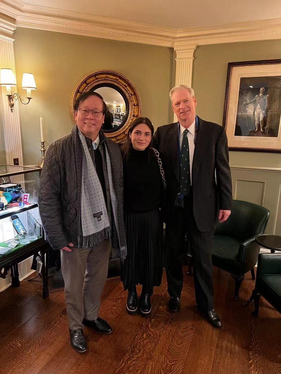 SGFuturist1's tweet photo. Stephen Rockefeller meet-up in this private club in NYC. Working to build up this digitalized carbon credits project in US back in 2021.  

@Carbonis_UK @1trillioncarbon @CCregistry 
@ccvvborg 
@AXTG2021 
$CO2e https://t.co/fj92SKat9K