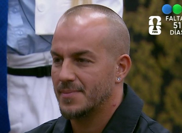 Podemos hablar de lo planta que es este tipo? No juega, no pelea, no arma estrategias , no tiene 1 solo clip, no cocina, no limpia literalmente sin sol este pelado no duraba 1 semana en la casa 

#GranHermano