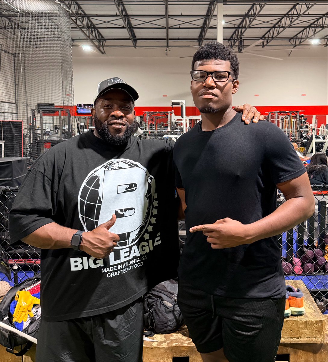JToney_65's tweet image. Appreciate @coachbilldurkin &amp;amp; @LibertyFootball stopping by my OL workout with @bigka54‼️ #BigLeagueDevelop 💪🏾
#StackingDays 🧱

@CoachChadwell @coachbilldurkin @CoachHollifield @NKostarelos
@StevenCarterNLP @bigka54 @revpat24 @benjaminwolk @ChadSimmons_ @samspiegs @adamgorney