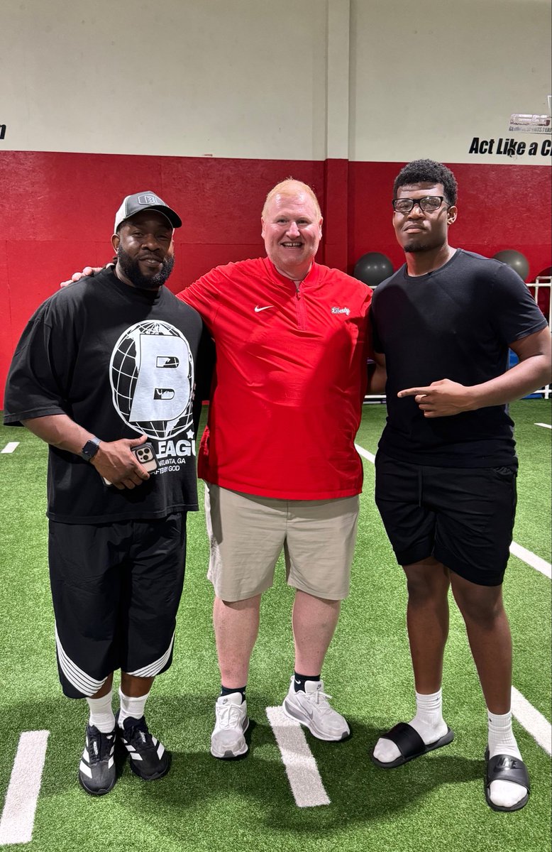 JToney_65's tweet image. Appreciate @coachbilldurkin &amp;amp; @LibertyFootball stopping by my OL workout with @bigka54‼️ #BigLeagueDevelop 💪🏾
#StackingDays 🧱

@CoachChadwell @coachbilldurkin @CoachHollifield @NKostarelos
@StevenCarterNLP @bigka54 @revpat24 @benjaminwolk @ChadSimmons_ @samspiegs @adamgorney
