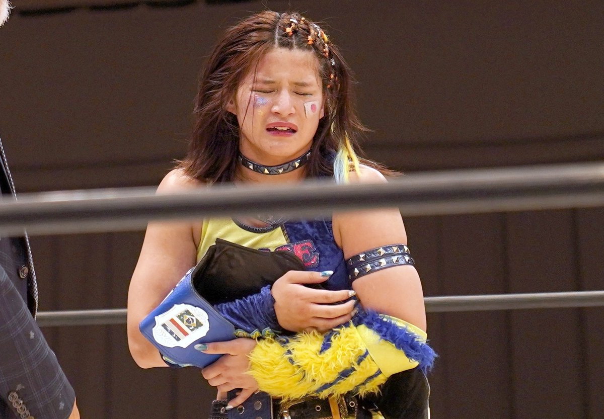 arrinaimyon1's tweet image. 2026年4月25日　後楽園ホール
マリーゴールド　#MARIGOLD　#pw_mg
◆BEW女子選手権試合
エンジェル・ヘイズ vs #山岡聖怜

ロッシー小川さんにベルトを授与される
山岡聖怜さんです
@y_seri_1113