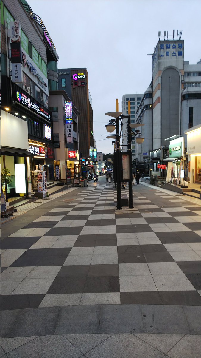 parxenon's tweet photo. ぷらぷら観光してくるぜーっ！( *・ω・)ノ https://t.co/FBGkxJJjcX