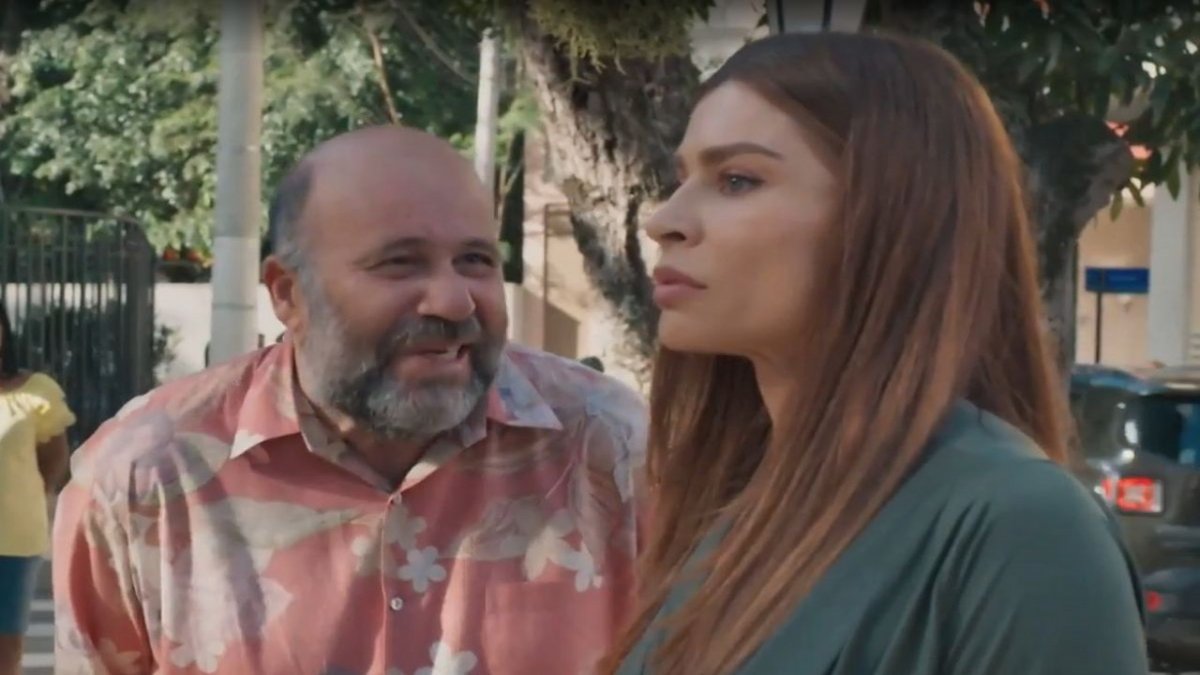 De fato o Célio vivia assediando a Arminda, nesse ponto ela está correta! #TrêsGraças