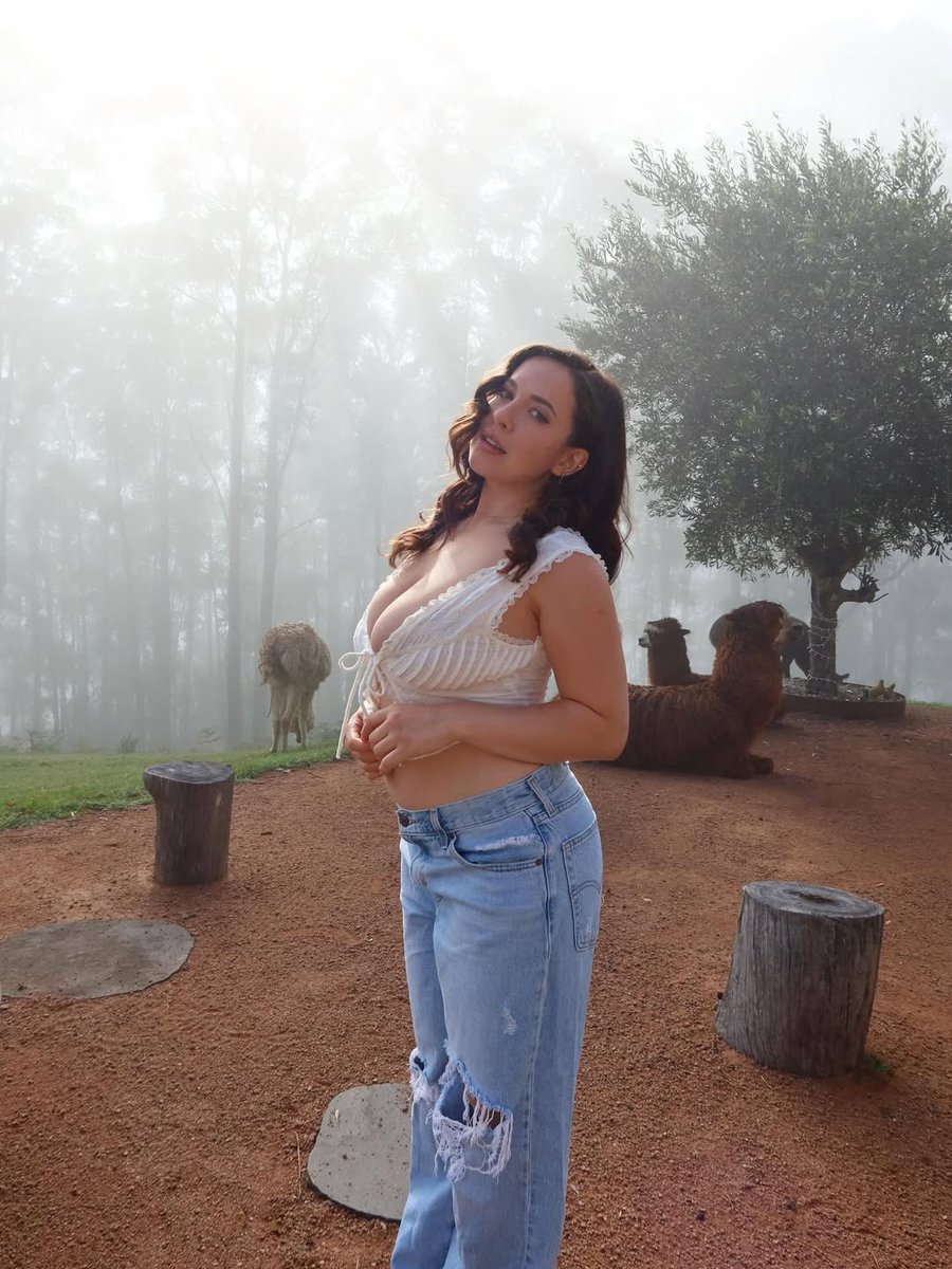 kateajfk tweet media