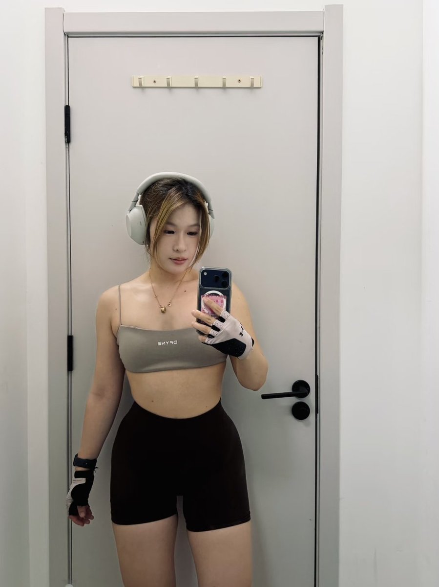 大屁股健身婊集中营 tweet media