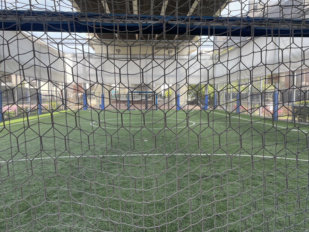 先週、初めて行ったのですが
これは、雨降っても大丈夫そうですね。

ロングパイルなのでGK練習できそう！
ちょっと狭いけど…