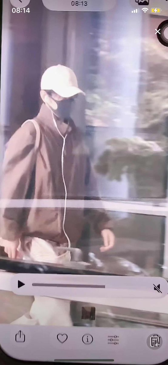 xzmelons's tweet image. #XiaoZhan leaving for Beijing to attend the 33th Beijing College Student Film Festival