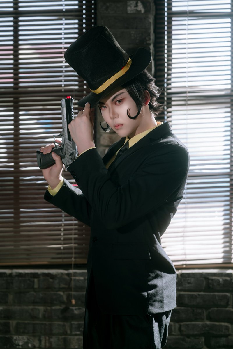 Hae_binl's tweet photo. 家庭教師ヒットマンREBORN!

🔥🎩 

📸 - @Onestar_Cos https://t.co/0t5VOLekQH