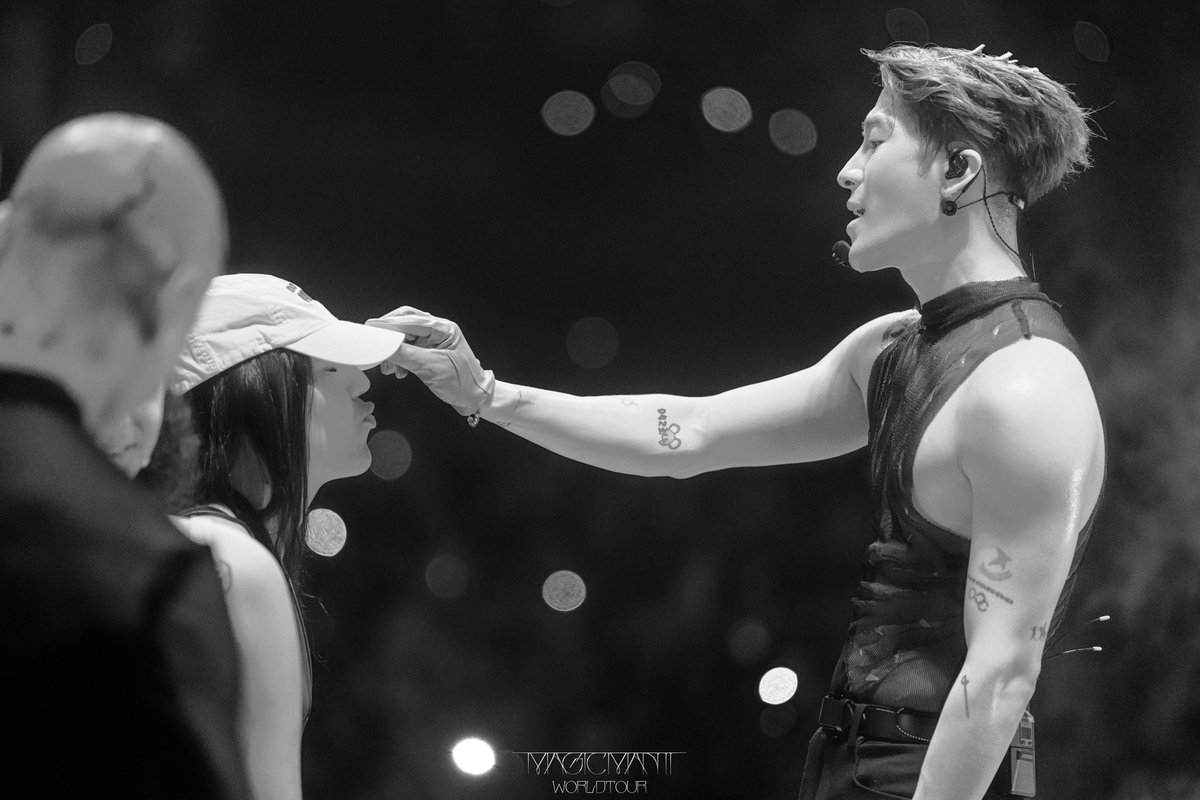 Gamyuy_yg's tweet photo. ภาพนี้น่ารัก🥰
#JacksonWang 
#MAGICMAN2WORLDTOUR
#RiodeJaneiro https://t.co/SrRGeT6P3N
