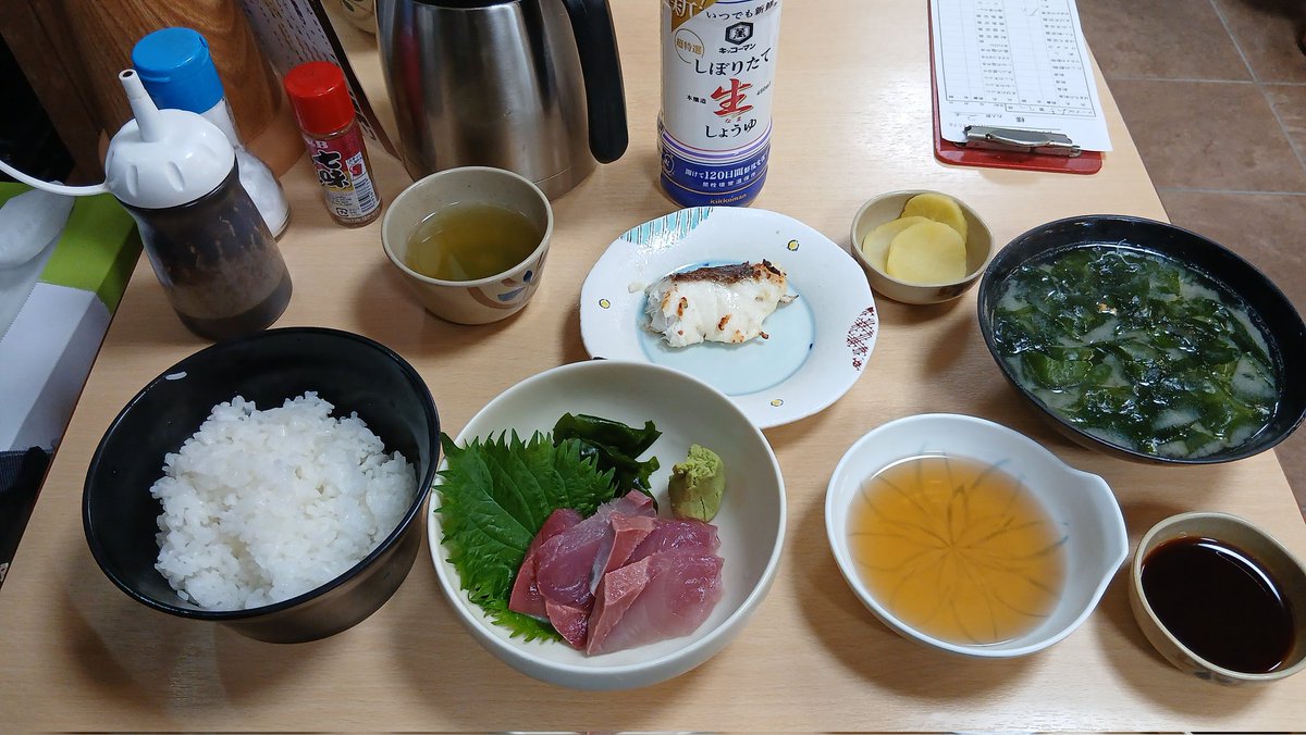 80143mh's tweet photo. 四国ツーリングでの夜ごはんｗｗｗ
美味しくいただきました

徳島　　ハマチの刺身定食
四万十　天然うなぎ　川海老
高知　　鰹タタキ https://t.co/8q8IiNMmW0