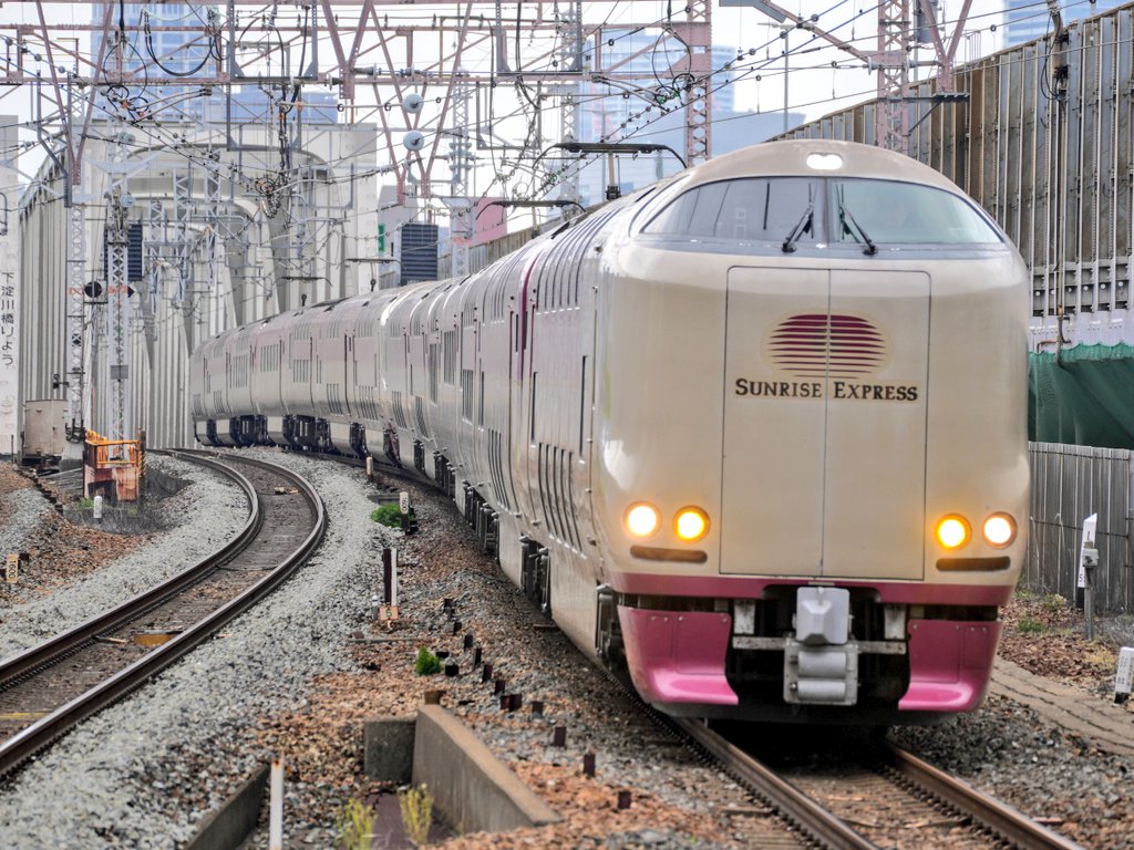 HanHaruFun's tweet photo. 285系14両編成 サンライズ瀬戸・出雲回送、JR神戸線 塚本駅にて(9:32) https://t.co/QORqWkpLZw
