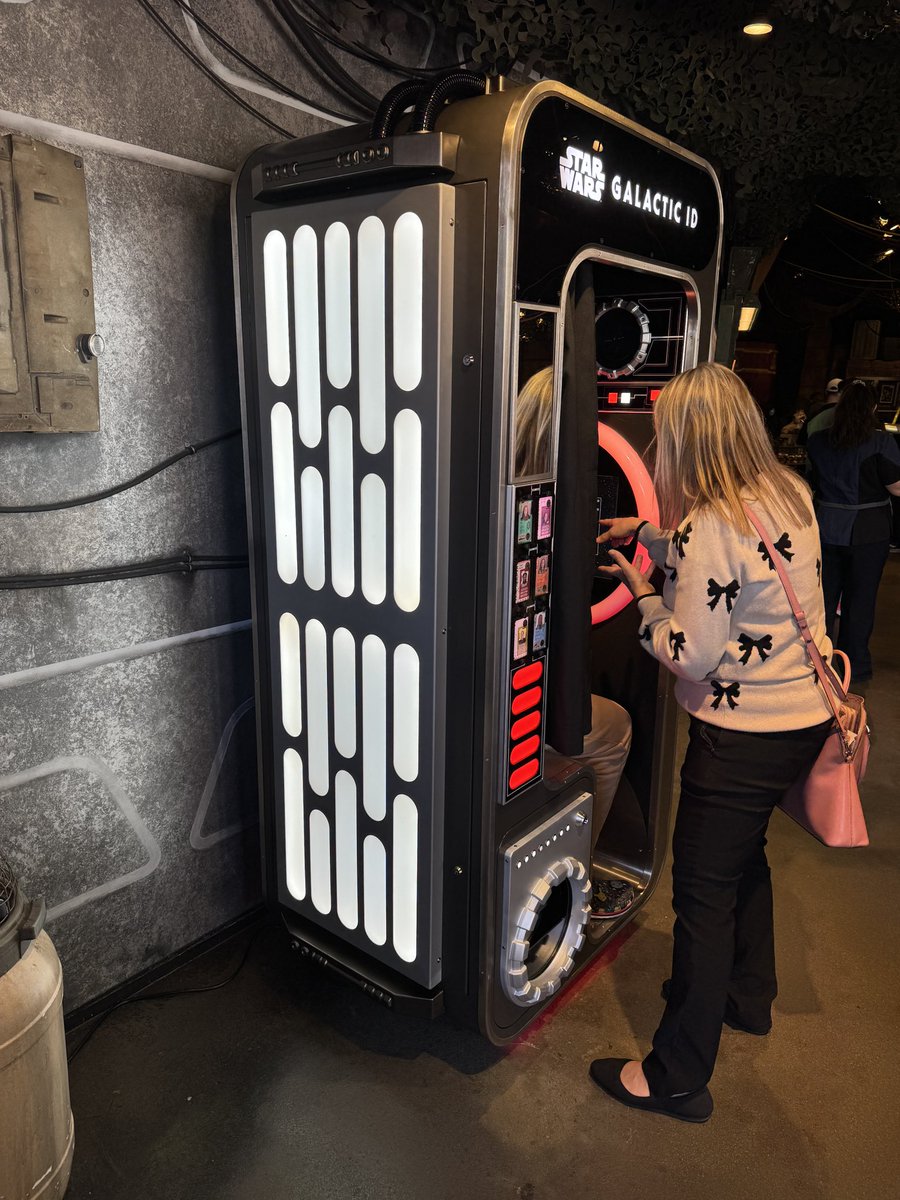 laughingplace's tweet image. The new Galactic ID station at #StarWars Trading Post had a 1.5-hour wait when I went by there. #DisneylandResort