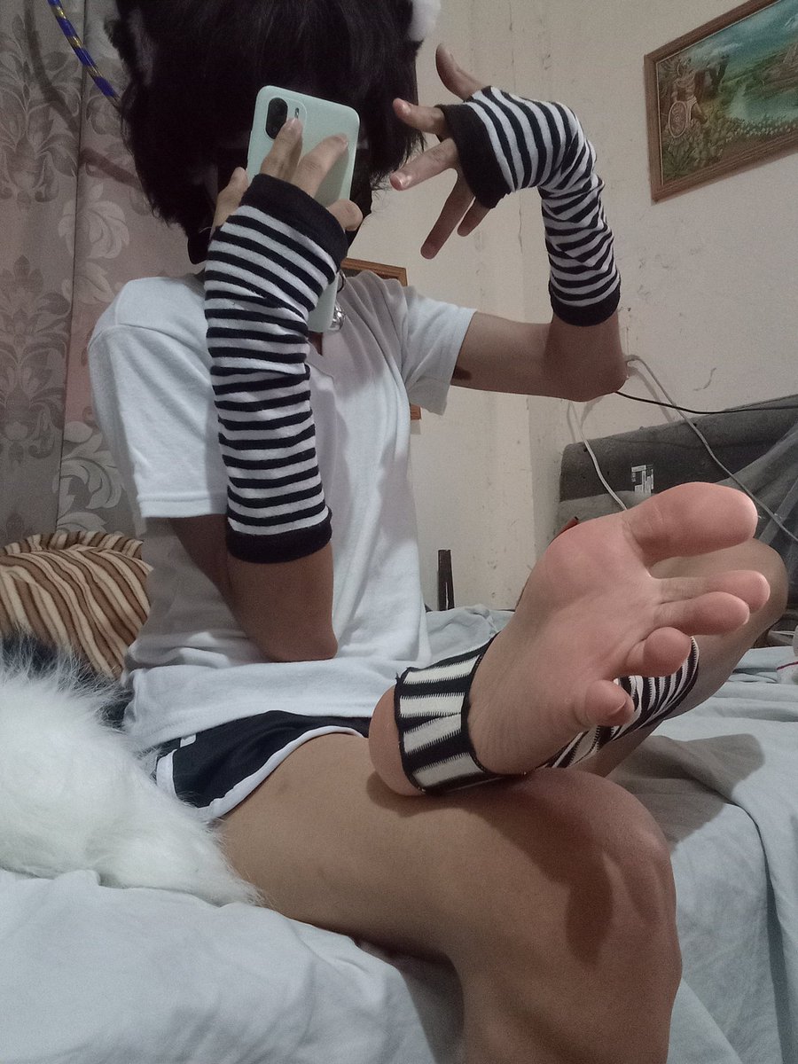 soyuninutil68's tweet photo. Dogs when no one is watching: https://t.co/pDYeYXVmDW