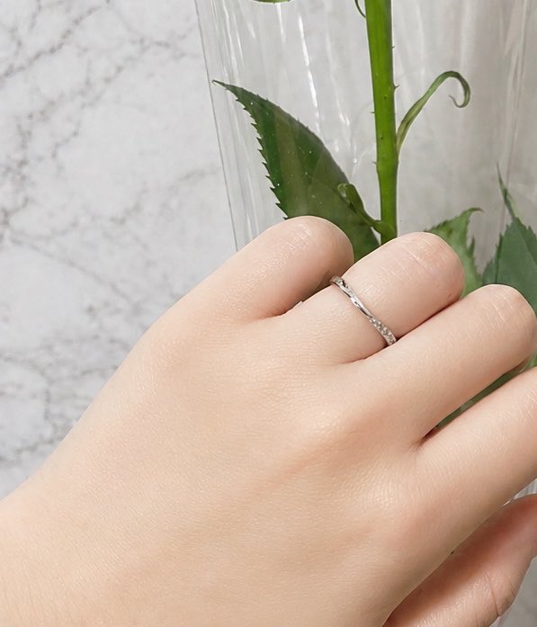 manmarui_1's tweet photo. 結婚指輪が届き改めて
プロポーズしてもらいました💍 https://t.co/BclJ9GFXza