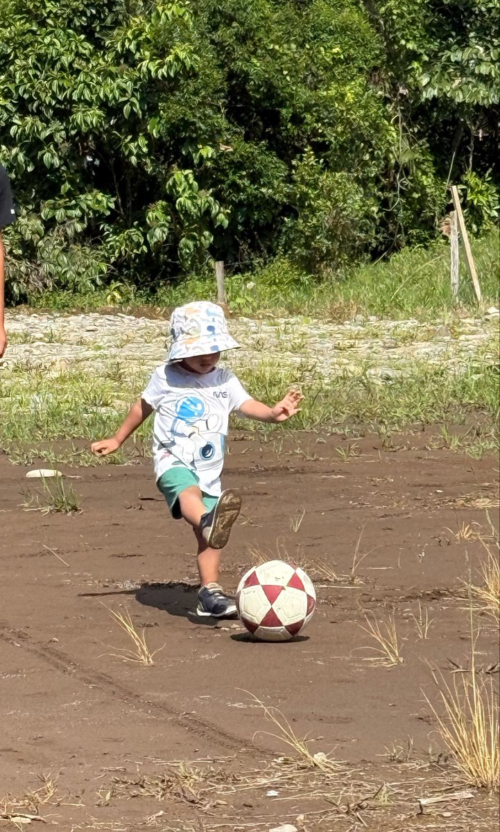 dddanilu's tweet photo. mi vida era un desastre pero… al menos puedo molestar a mi sobrino https://t.co/2tYgQY9mn9