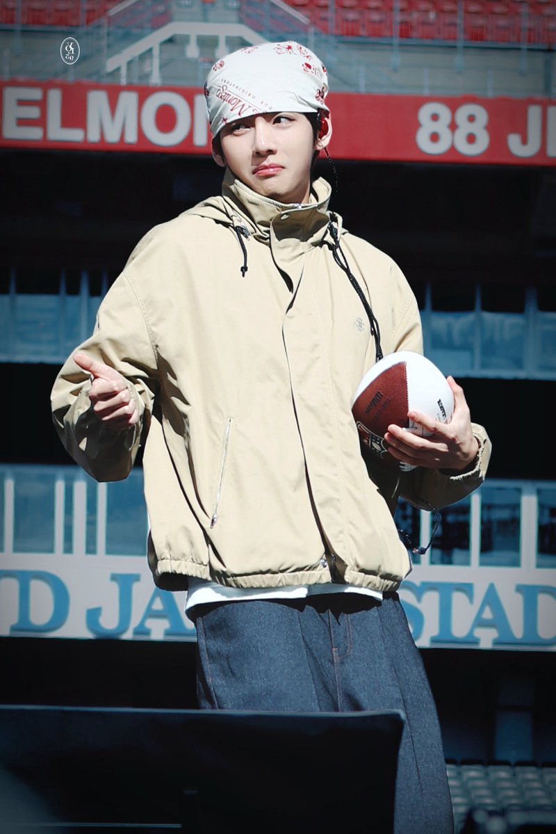 visionoflove_95's tweet image. 260428 Tampa
🏈🧸

#태형 #KimTaehyung #TAEHYUNG #BTSV #BTS #V #뷔