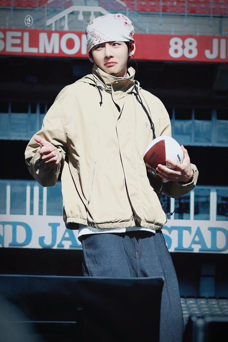 visionoflove_95's tweet image. 260428 Tampa
🏈🧸

#태형 #KimTaehyung #TAEHYUNG #BTSV #BTS #V #뷔