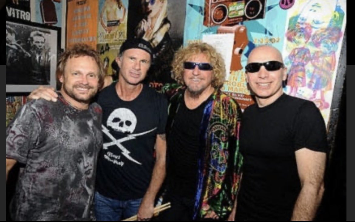 MrBig12789070's tweet photo. おはようございます🌤️
今日からGW突入の方も多いかな?
Chickenfoot『Highway Star』でスタート
私も安全運転で行って来ま〜す😊👋🚙
#Chickenfoot
#HighwayStar
#cover
#皆様もご安全に🍀
Chickenfoot - HighwayStar (Live) https://t.co/VYQyCaEJ8l @YouTubeより https://t.co/0gzgJ6yitl