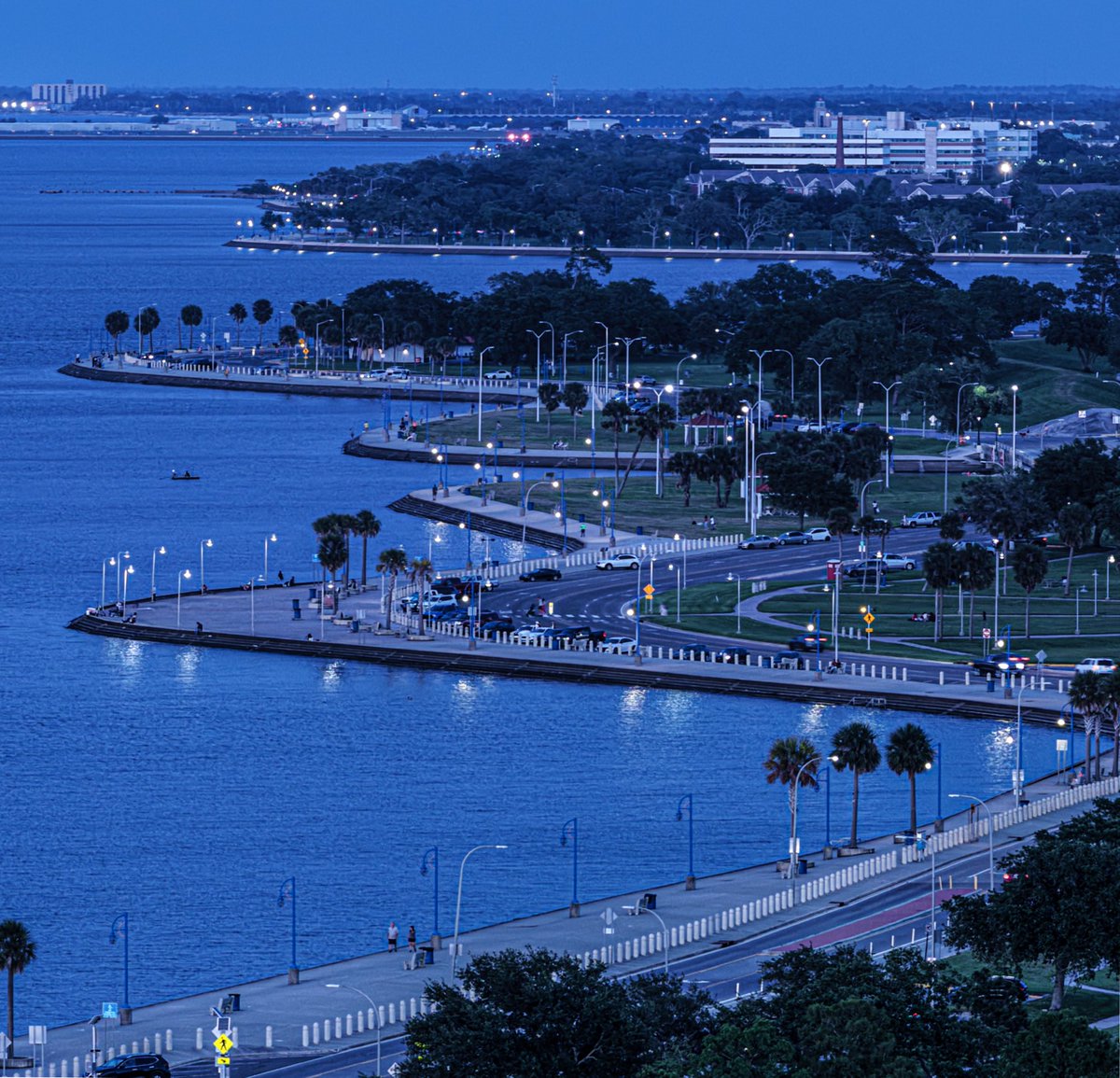 Blue hour at the lake, Lakeshore drive, New Orleans