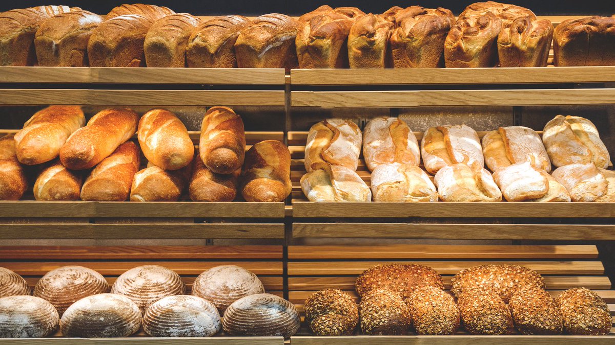 dpratt's tweet photo. @affairemayaling Behold, an American grocery store bakery https://t.co/XtFE7MH9pf
