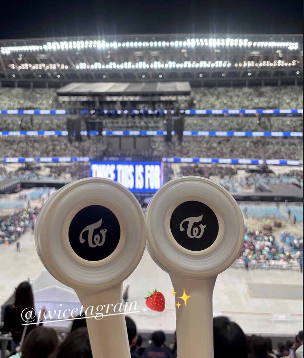 ksy3q's tweet photo. 急遽チケが手に入って行けた国立TWICEちゃん😭❤️❤️✨
あたしの青春が詰まった公演で行ってよかったありがとう人生です⤴️ https://t.co/CzkaXYxxDG